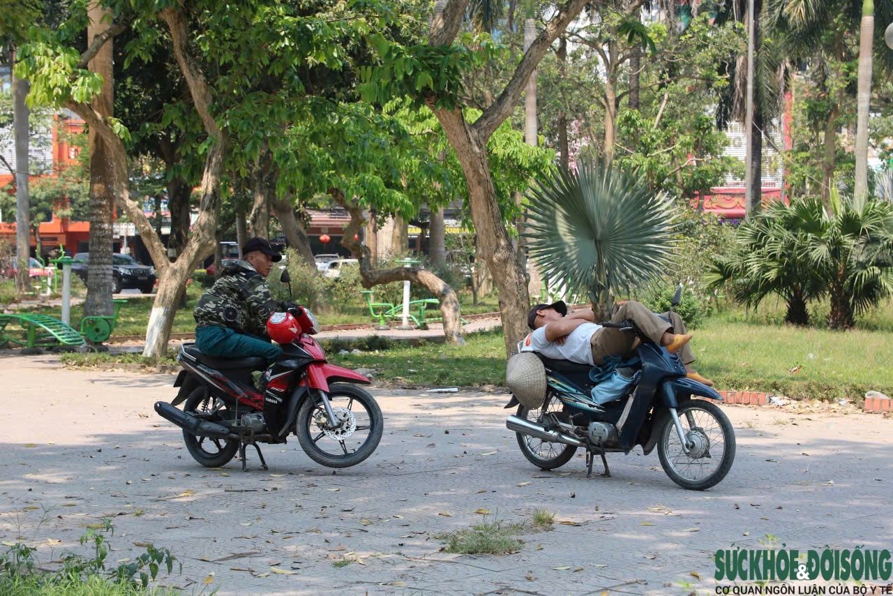 Người lao động Nghệ An oằn mình mưu sinh dưới cái nắng như đổ lửa- Ảnh 14.