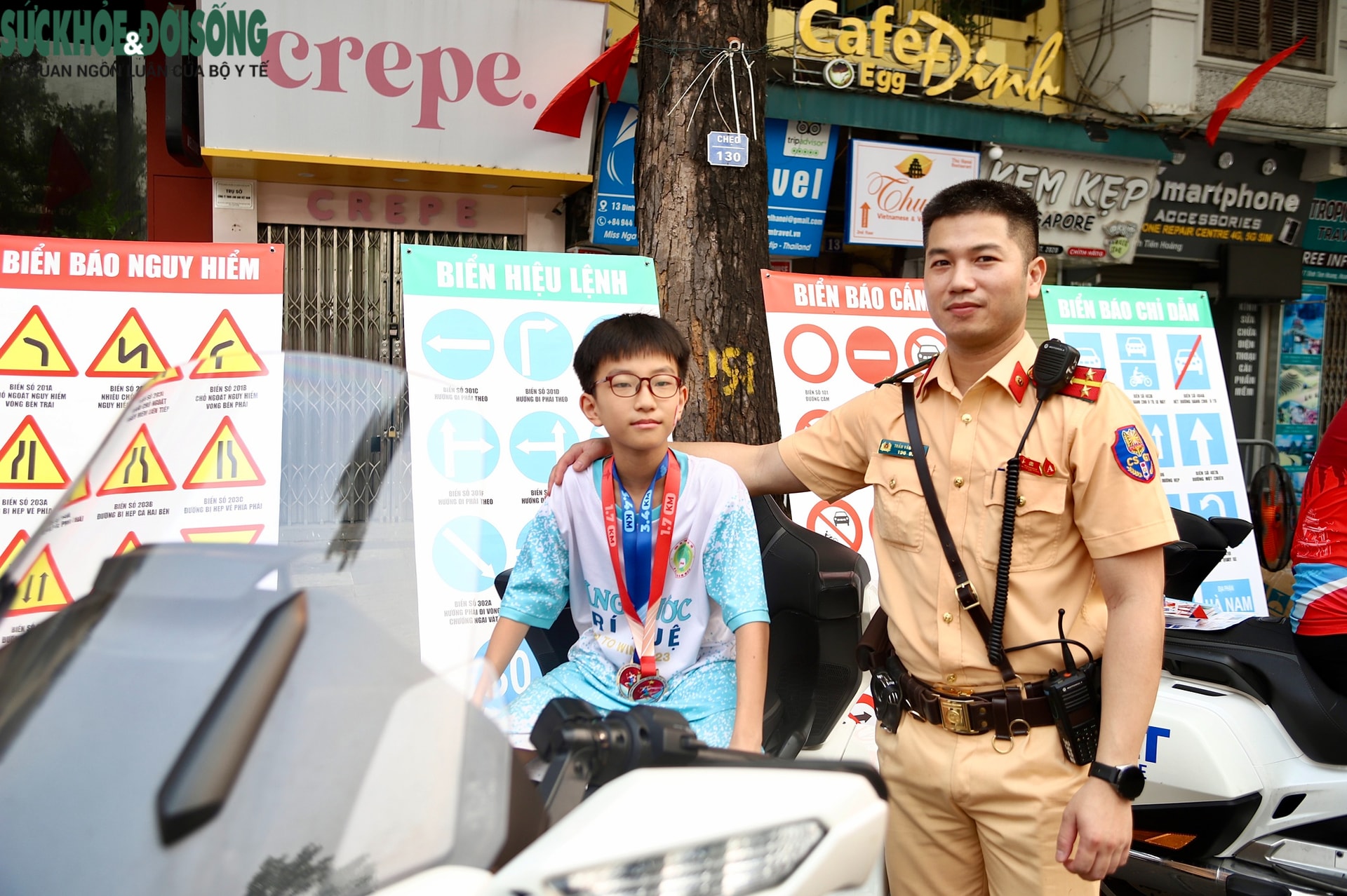 Hà Nội: Người dân trải nghiệm lái xe mô phỏng, thực hành chữa cháy ngay trên phố- Ảnh 4.