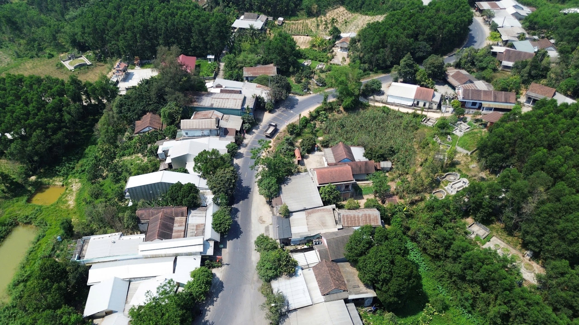 Quốc lộ 49 những ngày đầu thực hiện phương án phân luồng xe tải nặng- Ảnh 3.