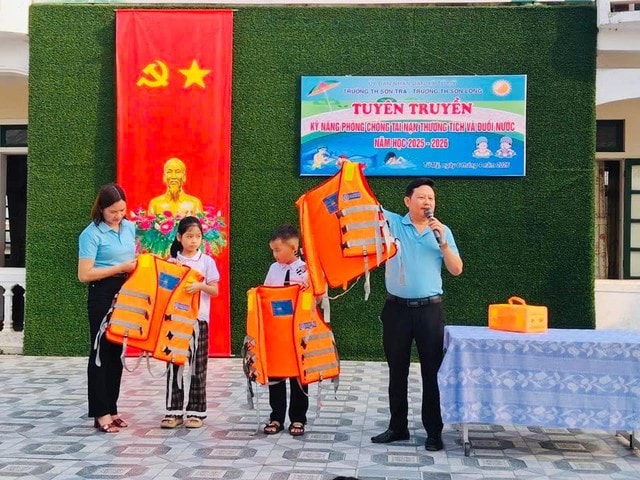 Trang bị 'vàng' giúp trẻ phòng chống đuối nước- Ảnh 6.