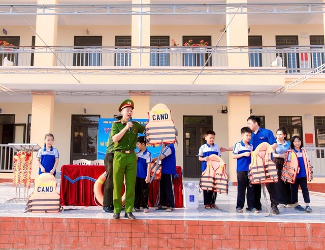 Trang bị 'vàng' giúp trẻ phòng chống đuối nước- Ảnh 3.