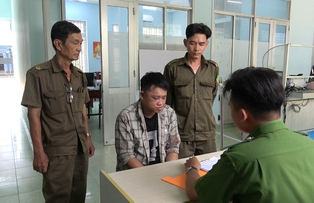 Công an phát hiện Mai Duy Khang trốn thi hành án và mang theo vật giống súng- Ảnh 1.