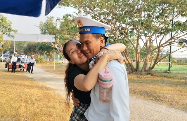 Cuộc thăm gặp ấm cúng dành cho các chiến sĩ hải quân mới- Ảnh 3.