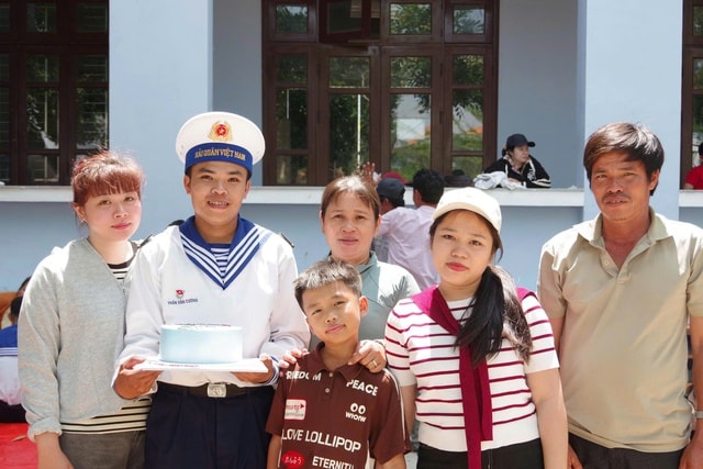 Cuộc thăm gặp ấm cúng dành cho các chiến sĩ hải quân mới- Ảnh 4.