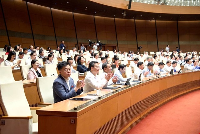 Chính thức giảm thuế xăng, dầu, nhiên liệu bay về 0 đến hết tháng 6/2026- Ảnh 2.