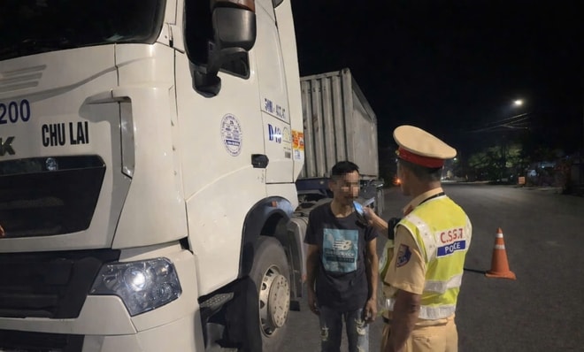 Quốc lộ 49 những ngày đầu thực hiện phương án phân luồng xe tải nặng- Ảnh 4.