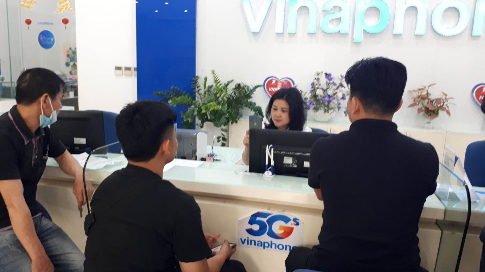 Từ 15/4, tất cả thuê bao di động phải xác thực thông tin theo quy định mới cần lưu ý- Ảnh 1. Từ 15/4, tất cả thuê bao di động phải xác thực thông tin theo quy định mới cần lưu ý- Ảnh 1.