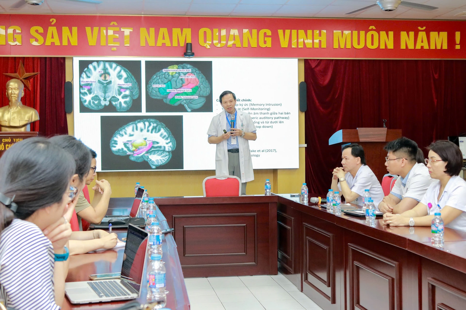 Người phụ nữ 35 tuổi nhập viện điều trị vì 5 năm bị 'tra tấn' bởi tiếng nói không có thật- Ảnh 2. Người phụ nữ 35 tuổi nhập viện điều trị vì 5 năm bị 'tra tấn' bởi tiếng nói không có thật- Ảnh 2.