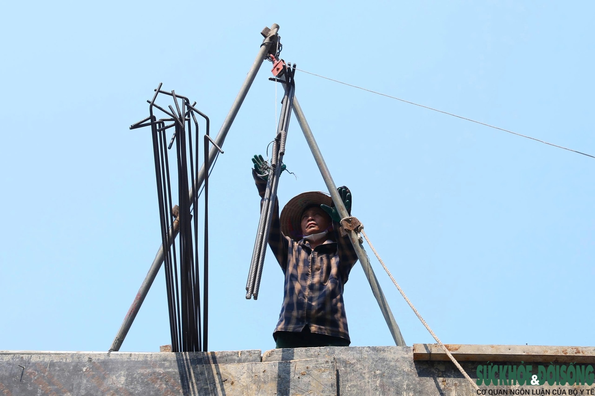 Nắng nóng kéo dài, bệnh viện 'căng mình' đón bệnh nhi và người già- Ảnh 6.