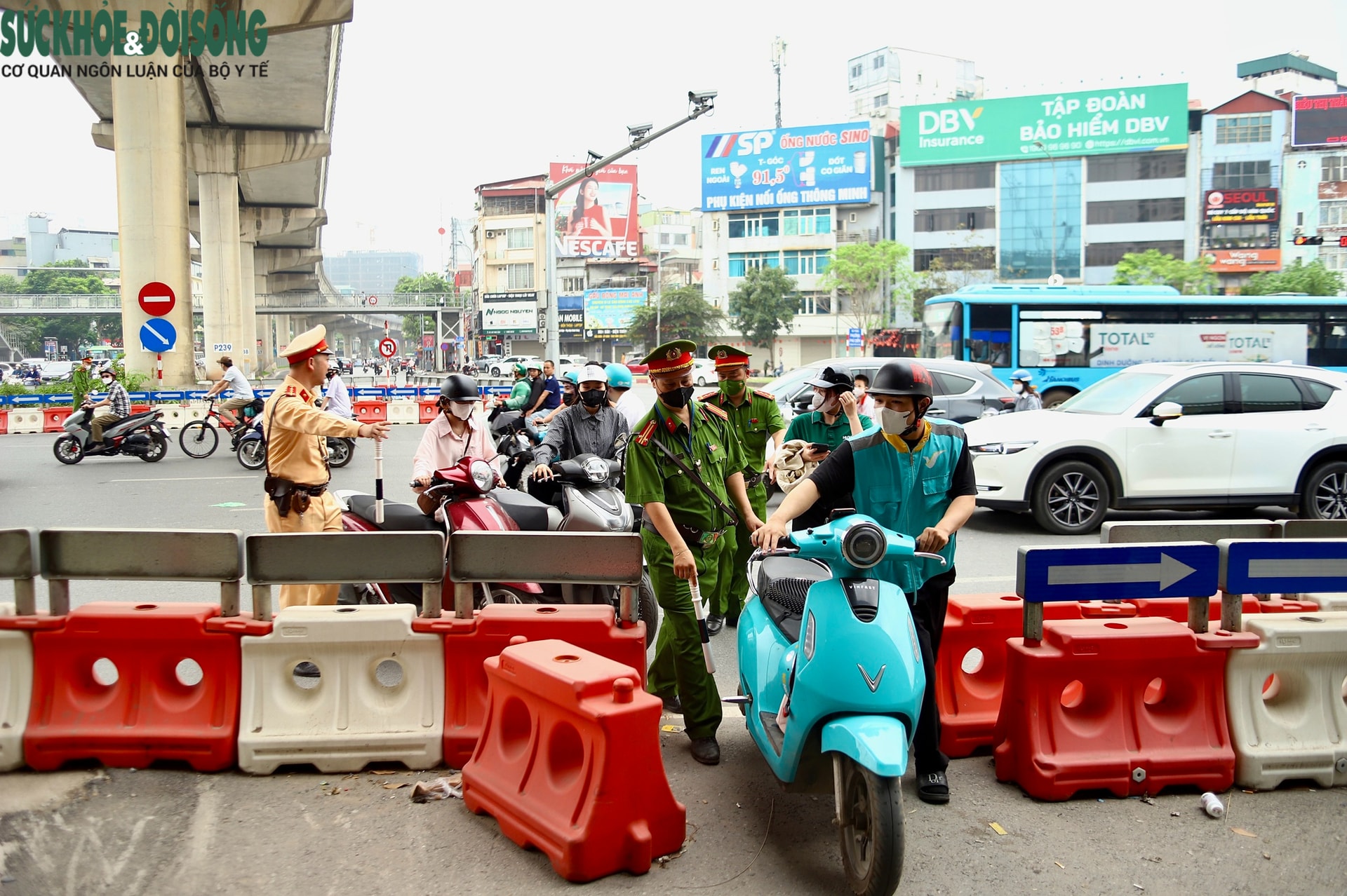 1 giờ xử lý hàng chục tài xế đi ngược chiều: Tiện vài phút, mất cả triệu đồng- Ảnh 4.