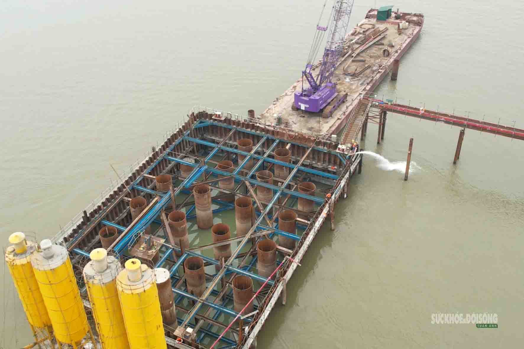 Cầu Trần Hưng Đạo tăng tốc thi công, chạy đua trước mùa lũ- Ảnh 3.