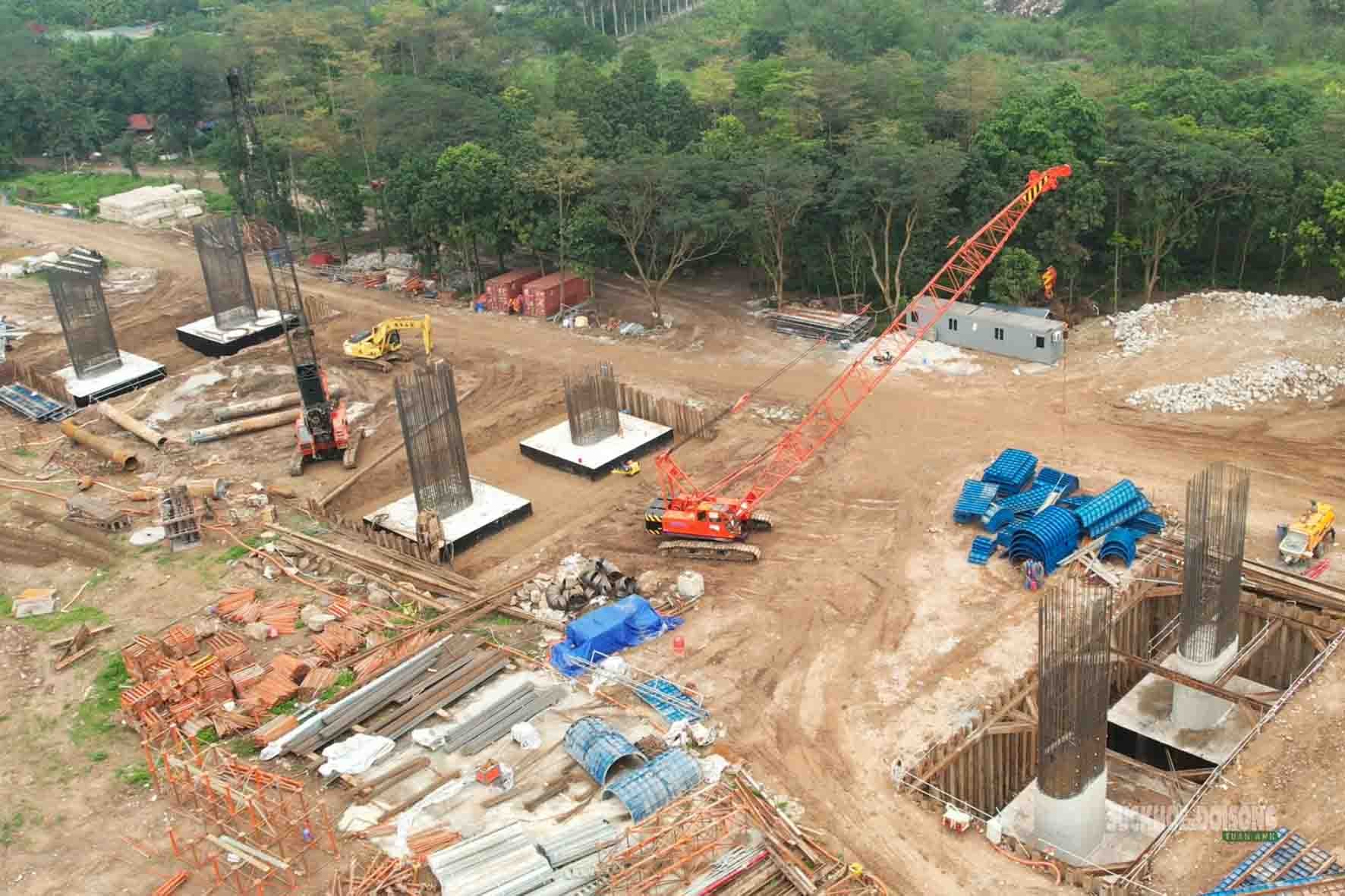 Cầu Trần Hưng Đạo tăng tốc thi công, chạy đua trước mùa lũ- Ảnh 4.