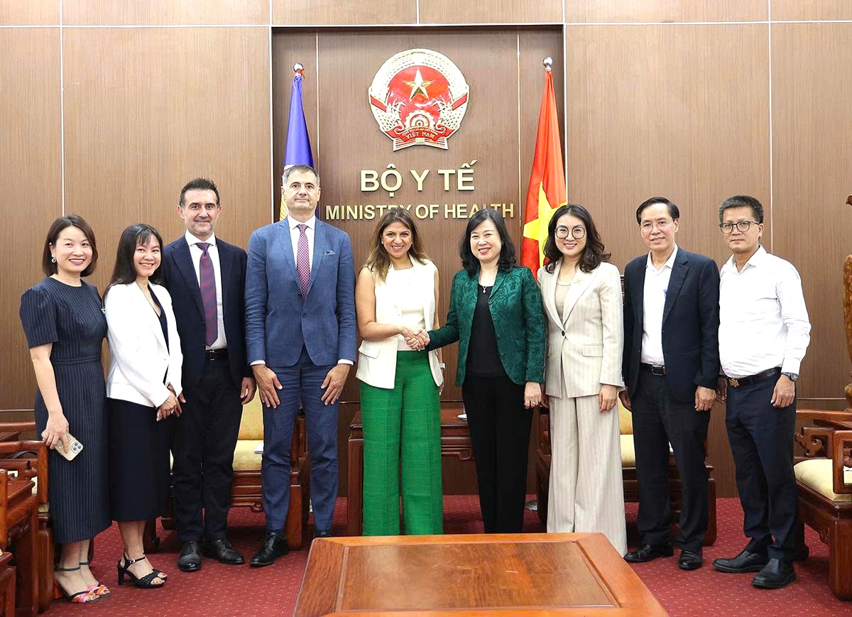 Bộ trưởng Đào Hồng Lan tiếp, làm việc với đoàn lãnh đạo cấp cao Tập đoàn Sanofi- Ảnh 3. Bộ trưởng Đào Hồng Lan tiếp, làm việc với đoàn lãnh đạo cấp cao Tập đoàn Sanofi- Ảnh 3.