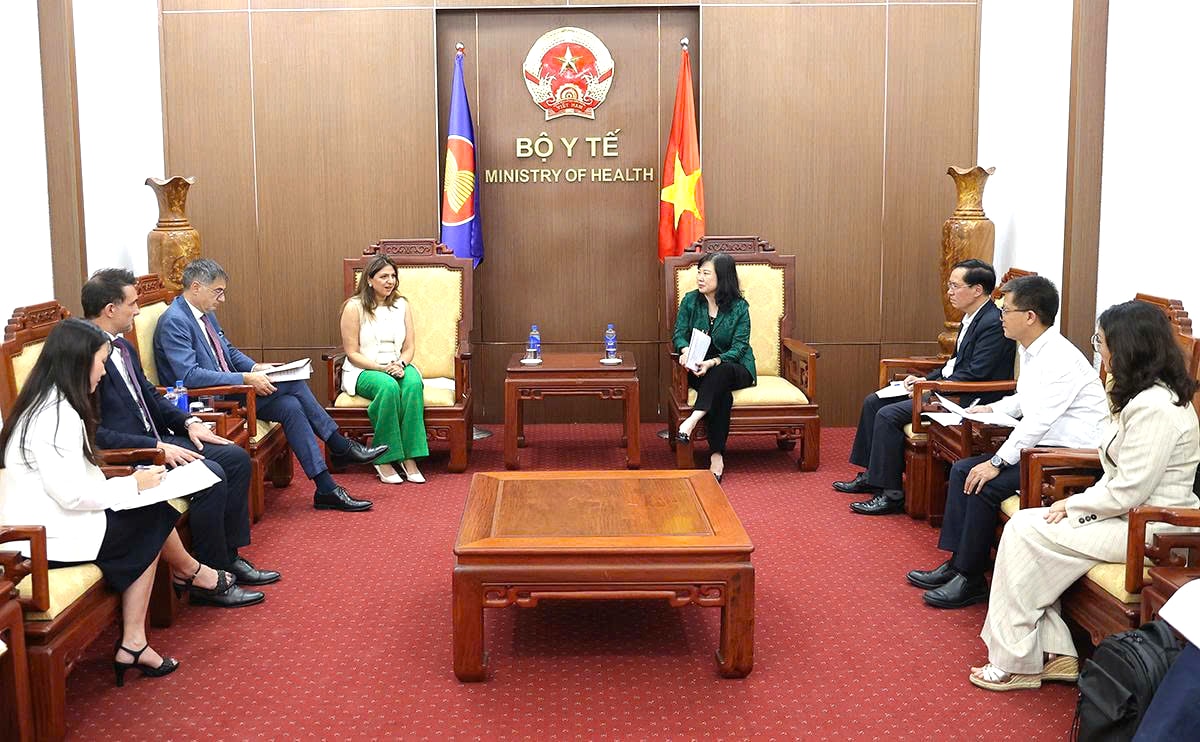 Bộ trưởng Đào Hồng Lan tiếp, làm việc với đoàn lãnh đạo cấp cao Tập đoàn Sanofi- Ảnh 2. Bộ trưởng Đào Hồng Lan tiếp, làm việc với đoàn lãnh đạo cấp cao Tập đoàn Sanofi- Ảnh 2.