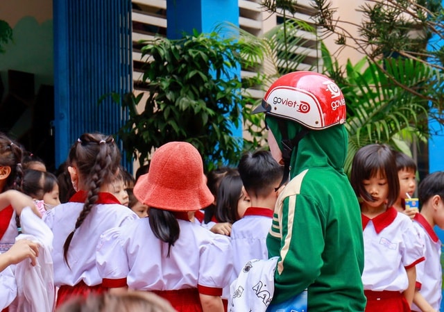 TPHCM: 2 trường ngưng bữa ăn bán trú sau vụ ngộ độc tại trường Bình Quới Tây- Ảnh 1.