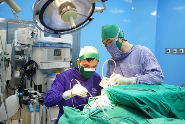 Phẫu thuật thành công ung thư amidan tại Bệnh viện Bãi Cháy- Ảnh 1.