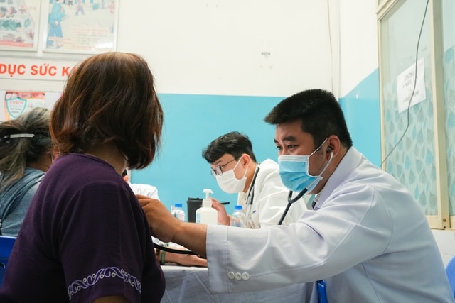 Người dân TPHCM tiếp tục được khám, tầm soát bệnh miễn phí - Ảnh 1. Người dân TPHCM tiếp tục được khám, tầm soát bệnh miễn phí - Ảnh 1.