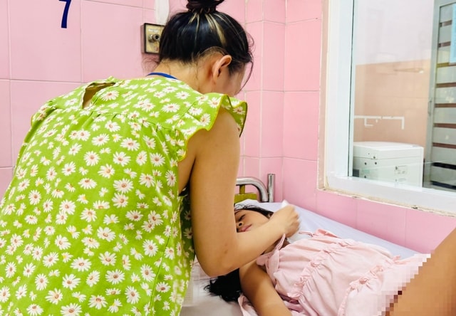 TPHCM: Tìm ra nguyên nhân gây ngộ độc cho 202 học sinh Trường Bình Quới Tây- Ảnh 1.