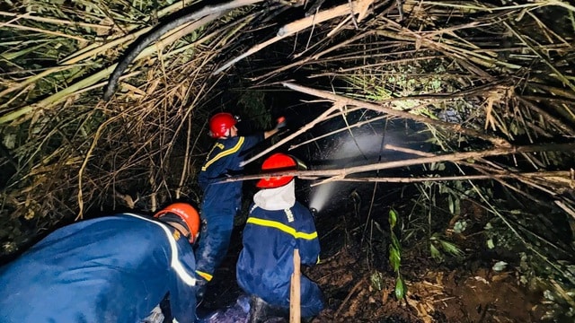 Công an Quảng Trị hỗ trợ chữa cháy rừng tại nước bạn Lào- Ảnh 2.