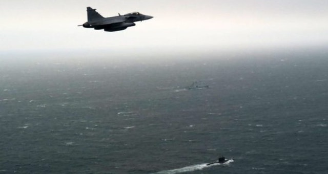Thụy Điển máy bay chiến đấu Gripen truy dấu tàu ngầm lớp Kilo của Nga- Ảnh 1.