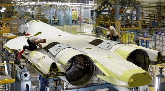 Cháy lớn đe dọa dây chuyền sản xuất tiêm kích tàng hình duy nhất của Nga- Ảnh 1.