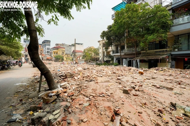 Người dân tháo dỡ tài sản bàn giao mặt bằng xây 