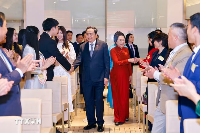 Chủ tịch Quốc hội Trần Thanh Mẫn gặp gỡ cộng đồng người Việt Nam tại Italy- Ảnh 1.