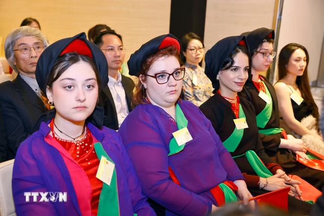 Chủ tịch Quốc hội Trần Thanh Mẫn gặp gỡ cộng đồng người Việt Nam tại Italy- Ảnh 4.