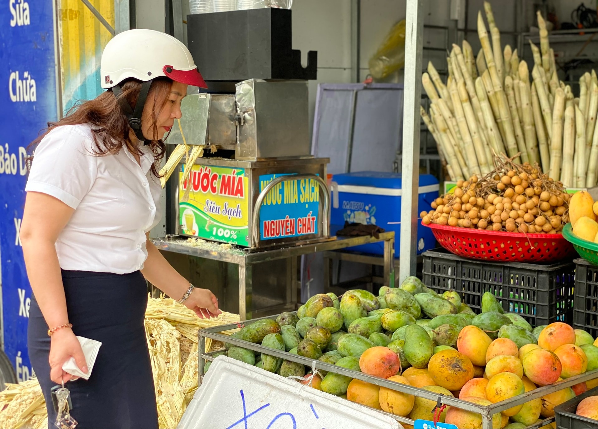 Tiểu thương bật mí cách chọn loại xoài đang ‘làm mưa làm gió’ thị trường Việt, vừa giòn vừa ngọt, quả nào cũng dày thịt, hạt mỏng dính- Ảnh 4.