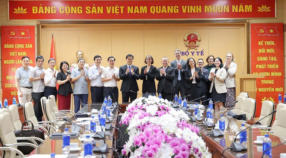 Thứ trưởng Thường trực Vũ Mạnh Hà tiếp Phó Trợ lý Bộ trưởng, Cục An ninh y tế toàn cầu và ngoại giao, Bộ Ngoại giao Hoa Kỳ- Ảnh 2.