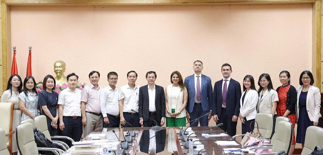 Thứ trưởng Nguyễn Tri Thức tiếp, làm việc với Giám đốc Toàn cầu phụ trách Vắc xin, Tập đoàn Sanofi- Ảnh 6.