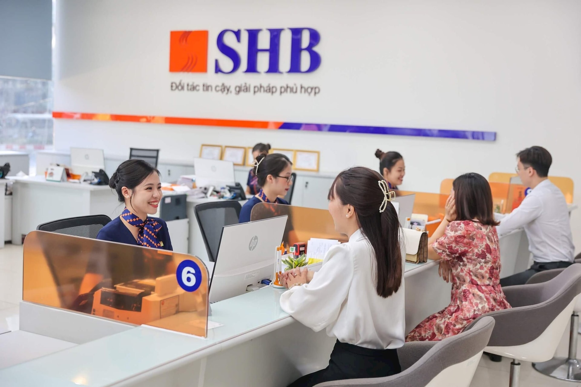 SHB dự tính thu hơn 3.300 tỷ đồng từ bán cổ phiếu riêng lẻ- Ảnh 1.