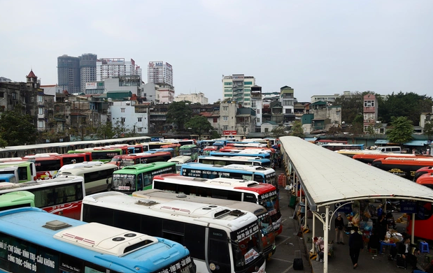 Giá xăng dầu giảm, giá vé xe khách cũng 'hạ nhiệt' trước kỳ nghỉ 30/4- Ảnh 1.