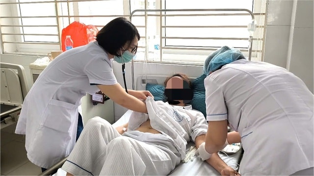 Lây sởi từ cháu gái, người phụ nữ nhập viện vì đa biến chứng- Ảnh 2. Lây sởi từ cháu gái, người phụ nữ nhập viện vì đa biến chứng- Ảnh 2.