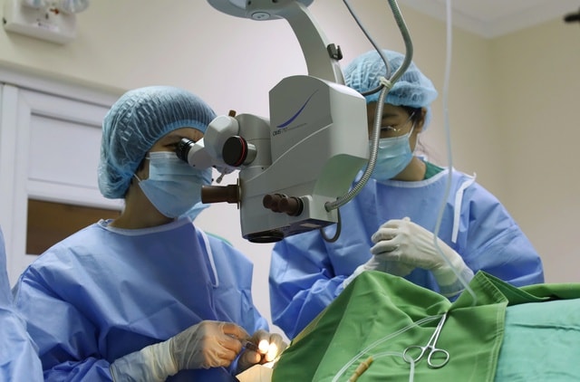 Quảng Ninh ghi dấu mốc mới khi lần đầu thực hiện ghép giác mạc- Ảnh 2.