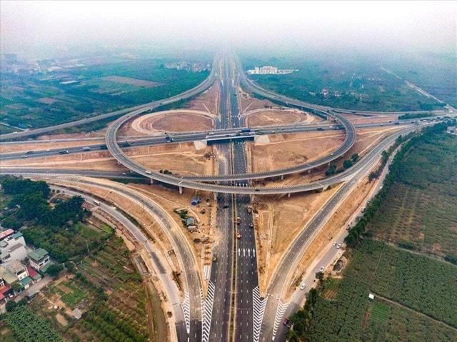 Giải ngân mới đạt 11%, Thủ tướng chỉ đạo quyết liệt tháo gỡ điểm nghẽn- Ảnh 1.