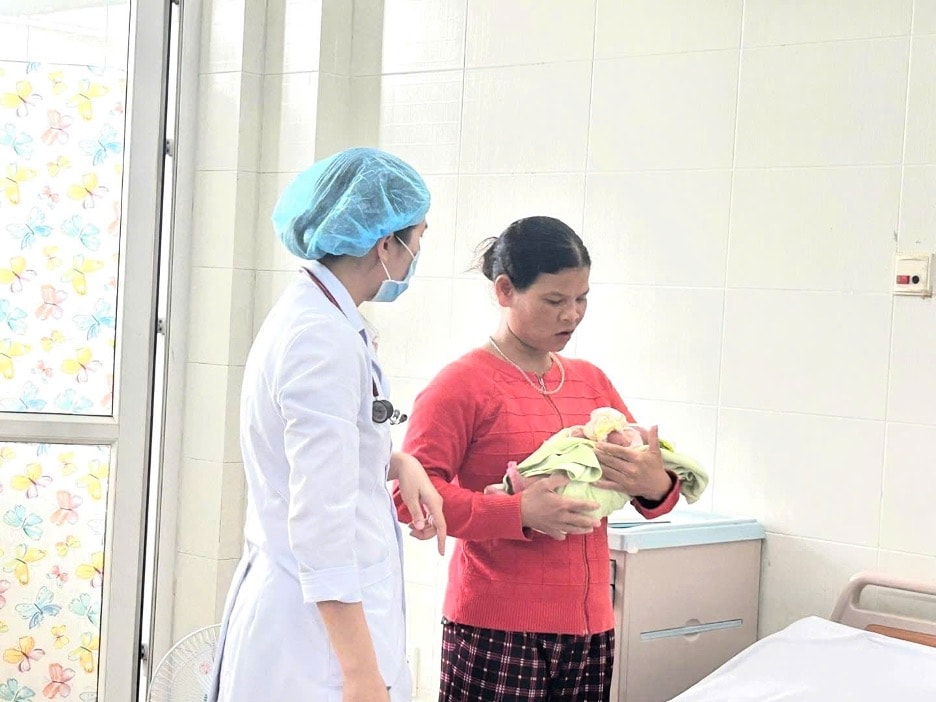 Kỳ tích nuôi sống hai trẻ sinh cực non của Bệnh viện Sản - Nhi tỉnh Quảng Ngãi- Ảnh 2.