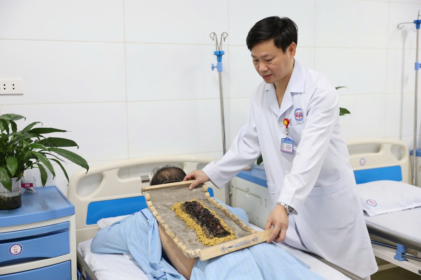 Bệnh viện Y học cổ truyền Nghệ An: 62 năm tự hào và khát vọng vươn xa- Ảnh 6.