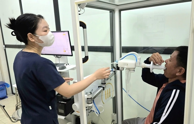 Ho kéo dài, khó thở: Kỹ thuật mới tại Bệnh viện Phổi Nghệ An giúp chẩn đoán đúng bệnh- Ảnh 1.