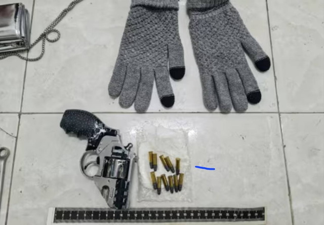 Bắt giữ 2 người trộm túi xách hàng hiệu, phát hiện thêm súng tự chế- Ảnh 2.