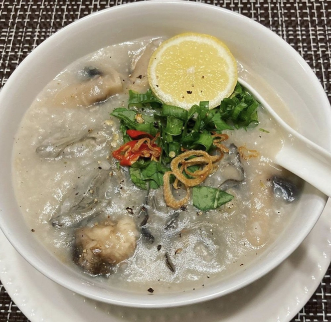 Nghề 'săn' đặc sản dưới đáy sông Nhật Lệ- Ảnh 2.