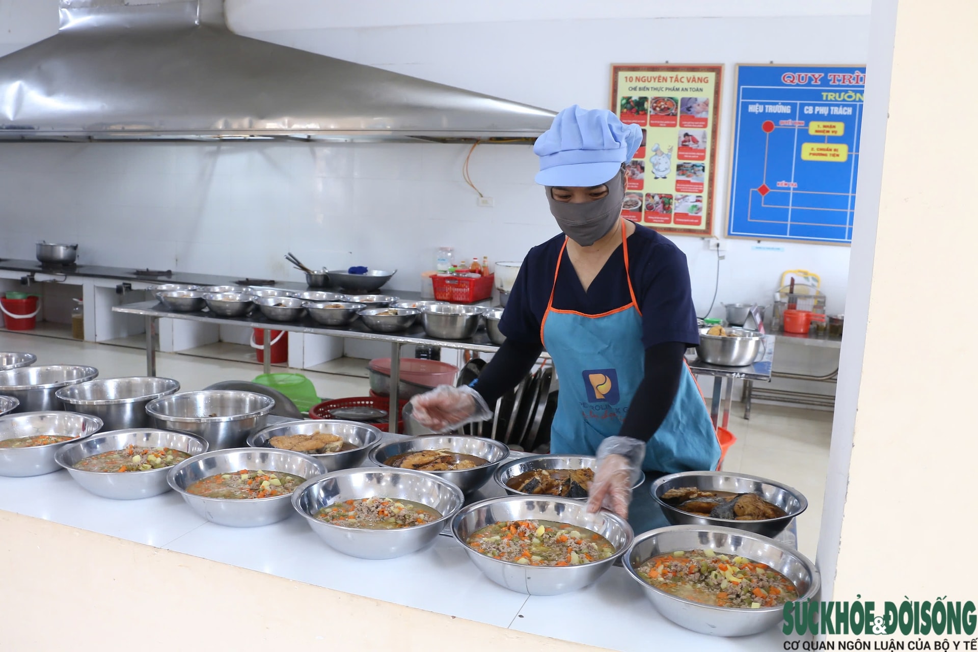 Giá gas tăng, trường học Nghệ An chật vật xoay xở bữa ăn bán trú- Ảnh 2.