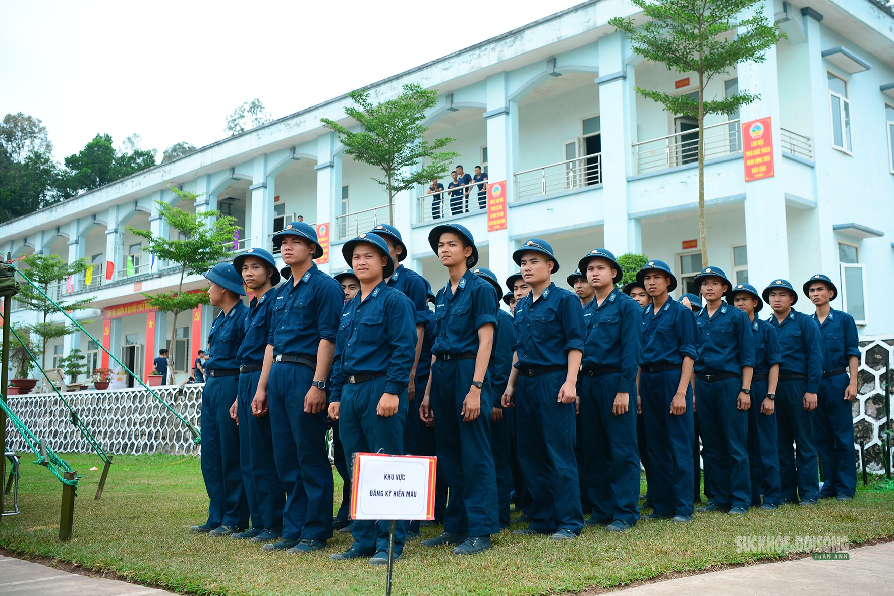 Chiến sĩ mới Sư đoàn 365 hào hứng hiến máu tình nguyện- Ảnh 1.