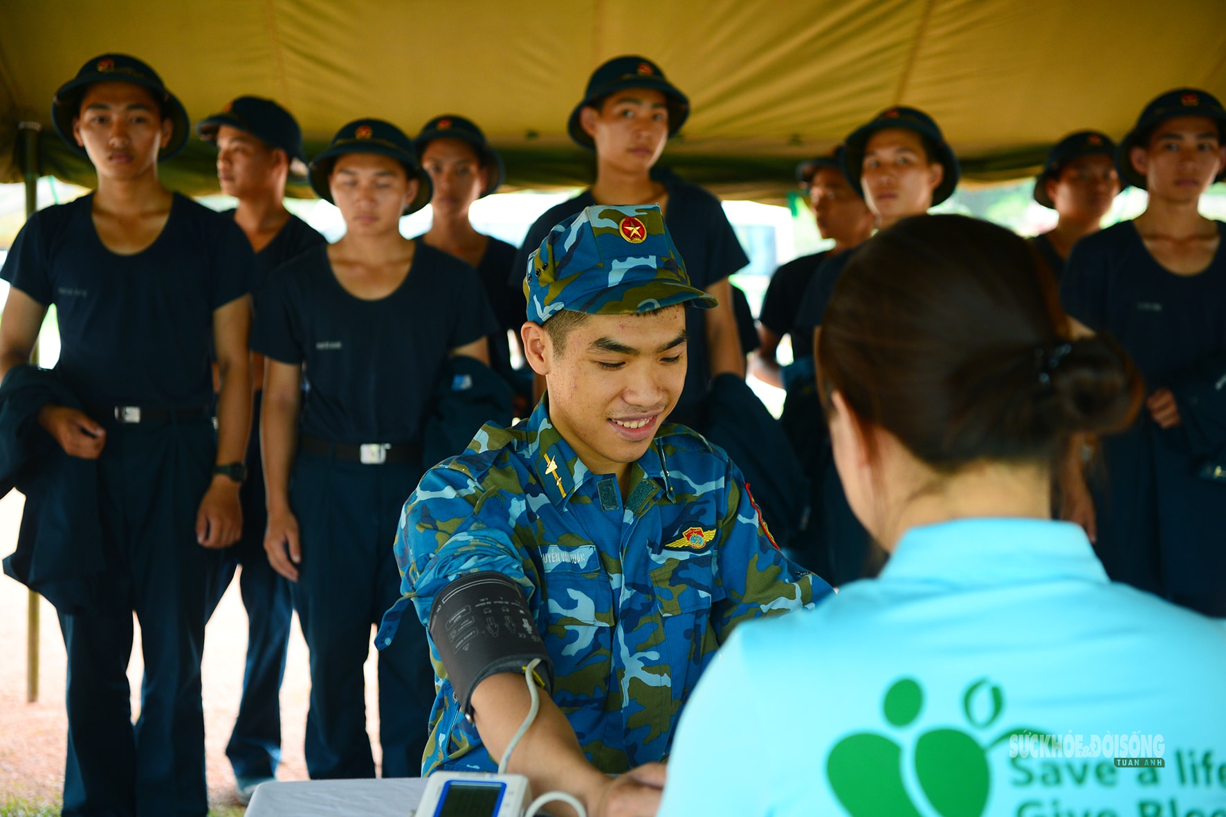 Chiến sĩ mới Sư đoàn 365 hào hứng hiến máu tình nguyện- Ảnh 3.