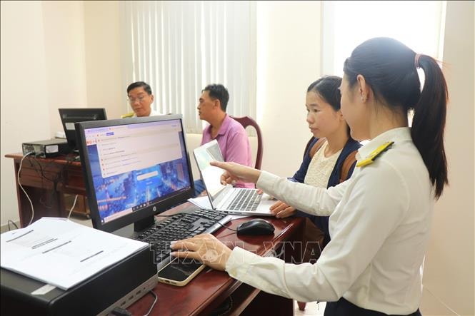 Đề xuất thay đổi ngưỡng doanh thu chịu thuế của cá nhân kinh doanh, hộ kinh doanh- Ảnh 1.