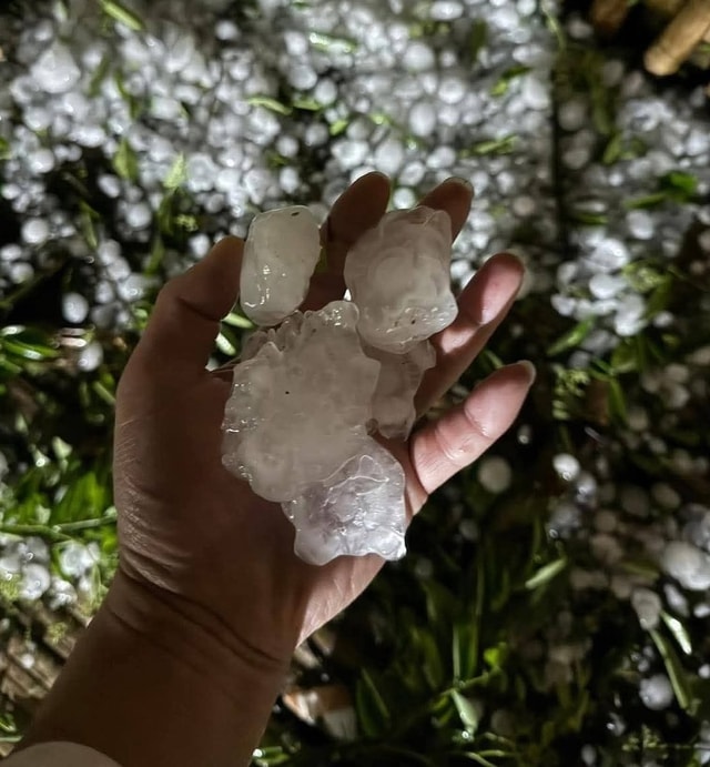 Chuyên gia cảnh báo mưa đá sẽ xuất hiện cùng mưa dông lớn vào đêm nay- Ảnh 1.