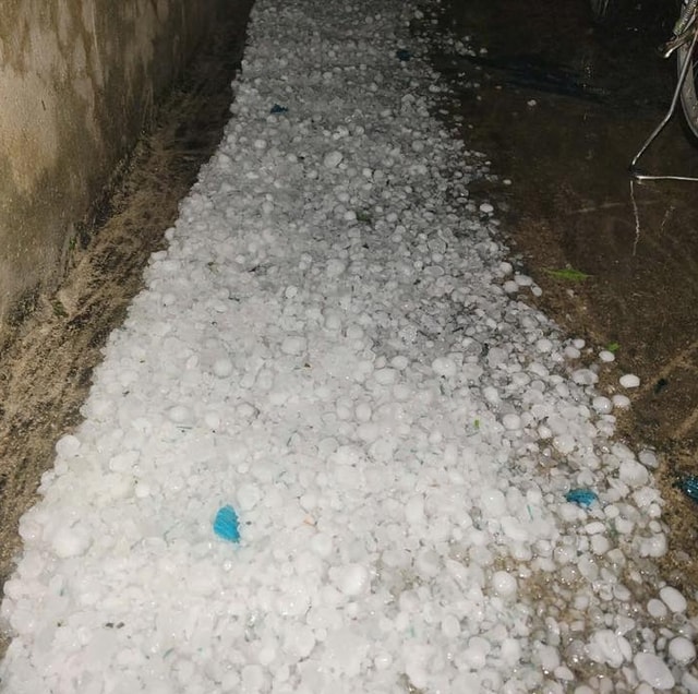 4 người bị thương, hàng trăm nhà bị hỏng do mưa đá to như cái chén ở Lào Cai- Ảnh 1.