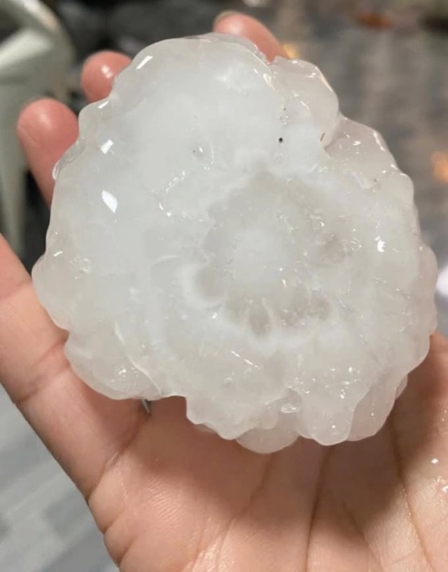 Mưa đá hạt to như cái chén trút xuống Bắc Hà, Lào Cai- Ảnh 2.