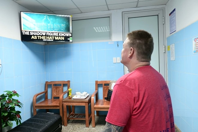 Không thể chờ 9 tháng mới được mổ, đầu bếp Mỹ thực hiện hành trình 'xuyên đại dương' đi tìm ánh sáng- Ảnh 3.