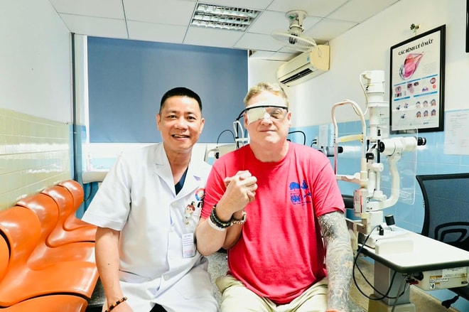 Không thể chờ 9 tháng mới được mổ, đầu bếp Mỹ thực hiện hành trình 'xuyên đại dương' đi tìm ánh sáng- Ảnh 4.